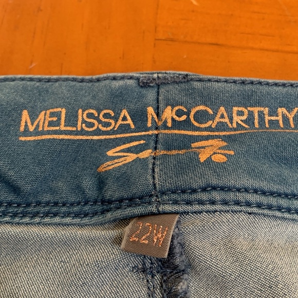 Melissa McCarthy seven jeans. Light denim. Soft material. Size 22. Worn once. - Picture 4 of 9